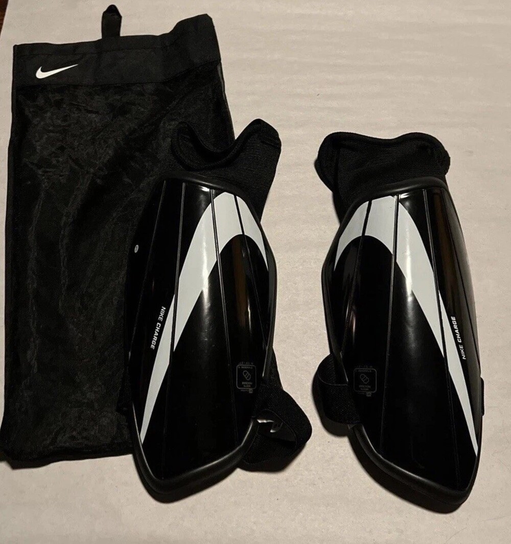 Nike Charge Hard Shell Football Soccer Shin Guard Black White Adult Medium Used